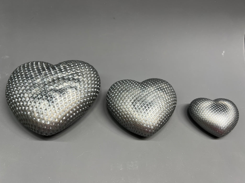 Solid hearts woven look
