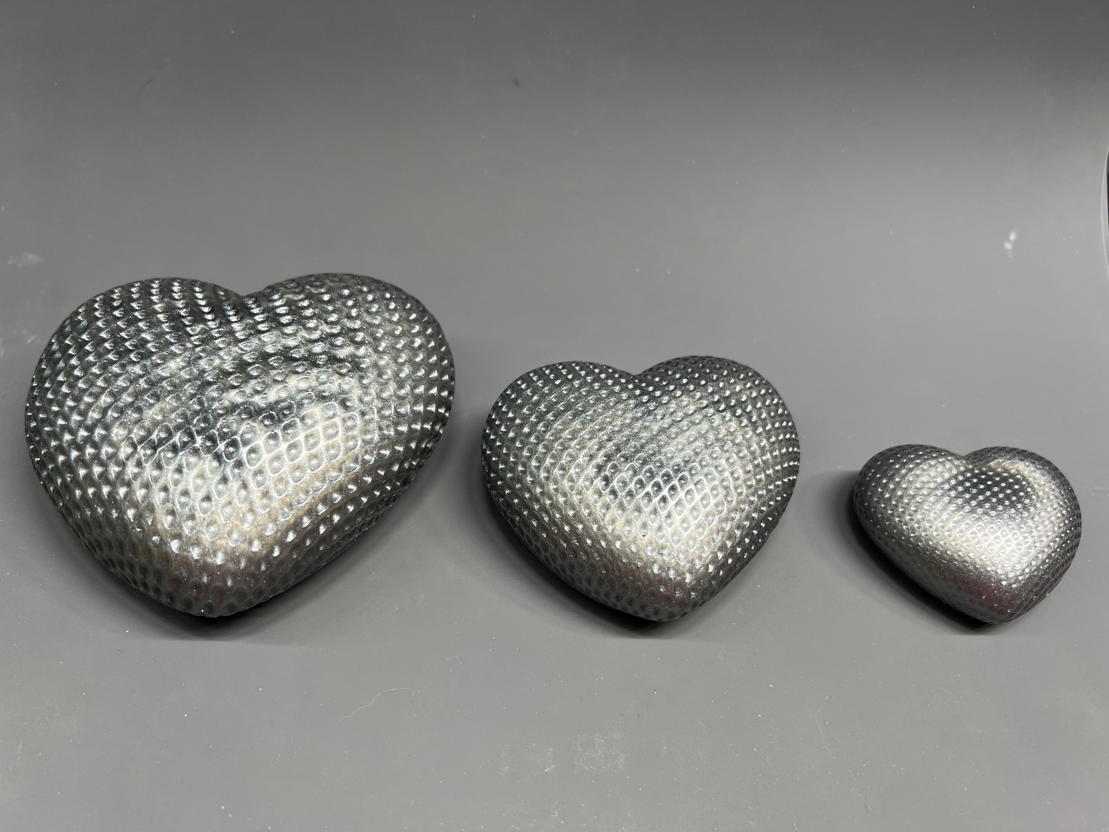 Solid hearts woven look