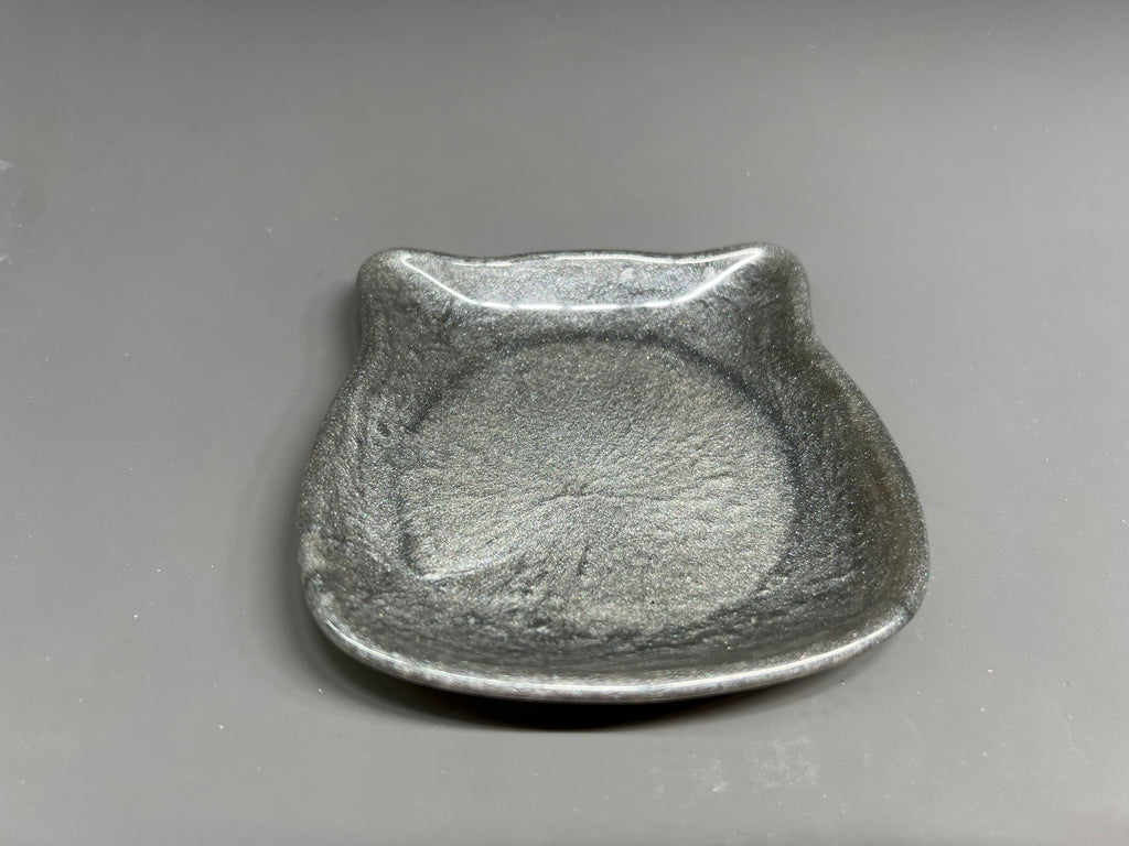 Cat inspired resin tray