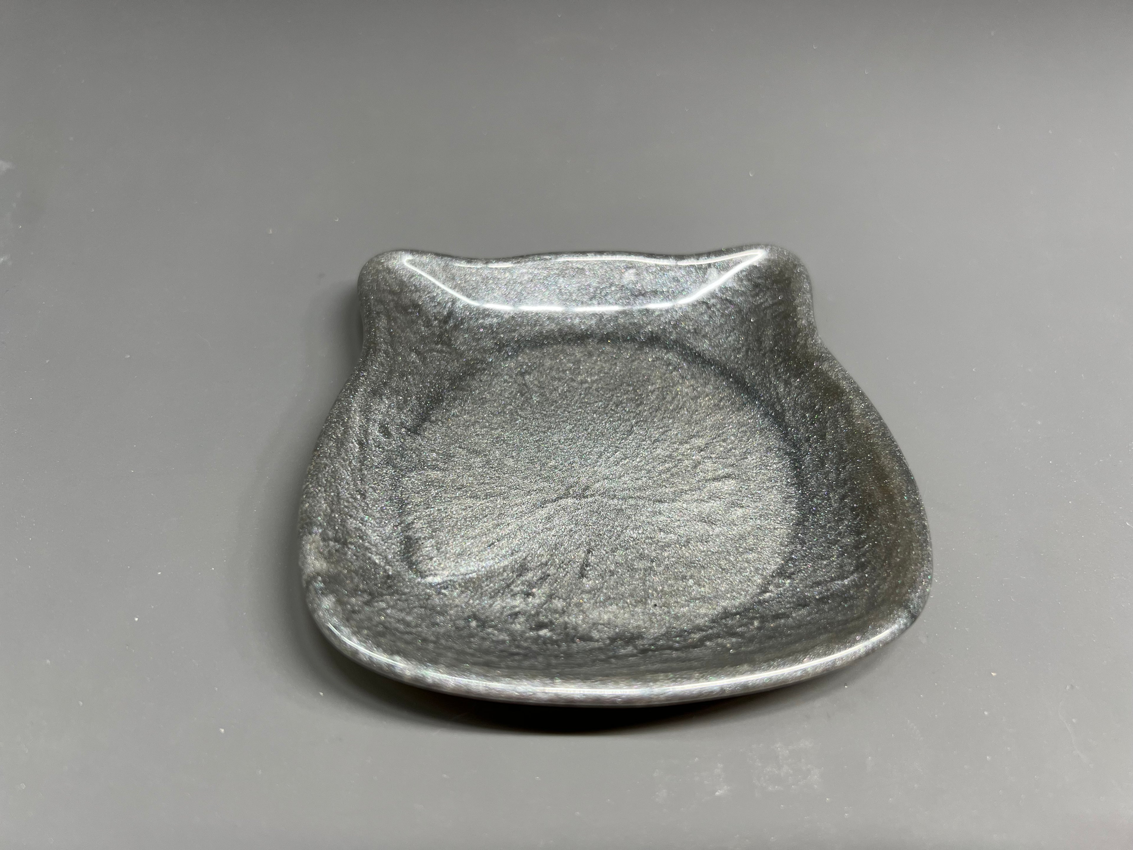 Cat inspired resin tray