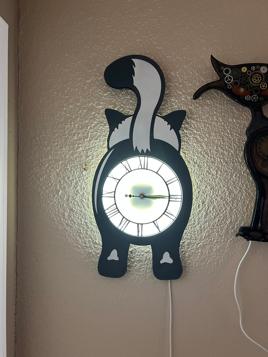 Cat butt wall clock with led lighting